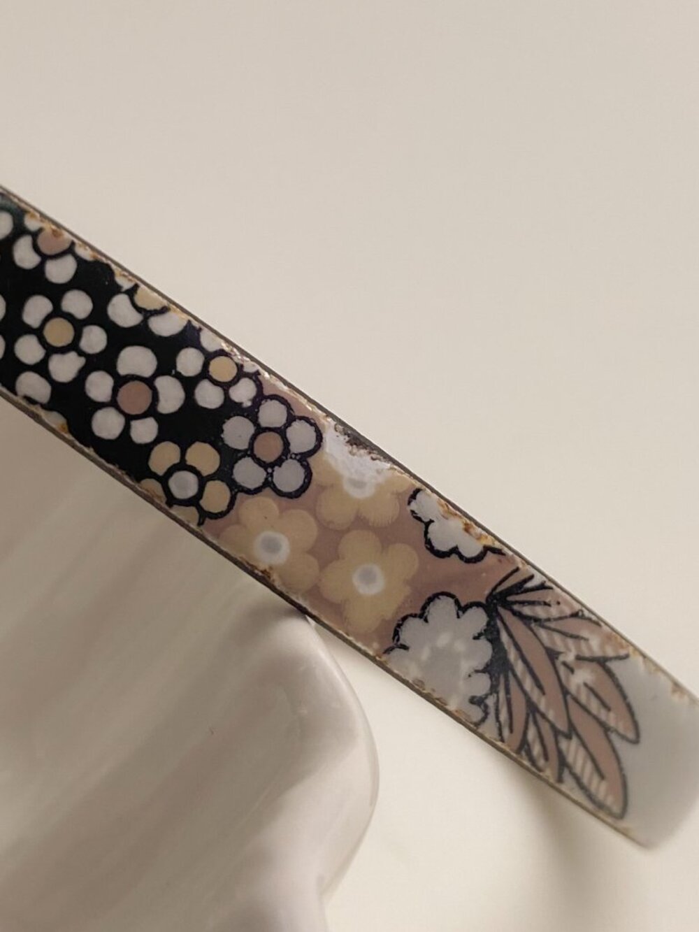 Vintage Michaela Frey Handmade Floral Cottagecore Enamel Neutral Bangle Bracelet - Picture 5 of 9